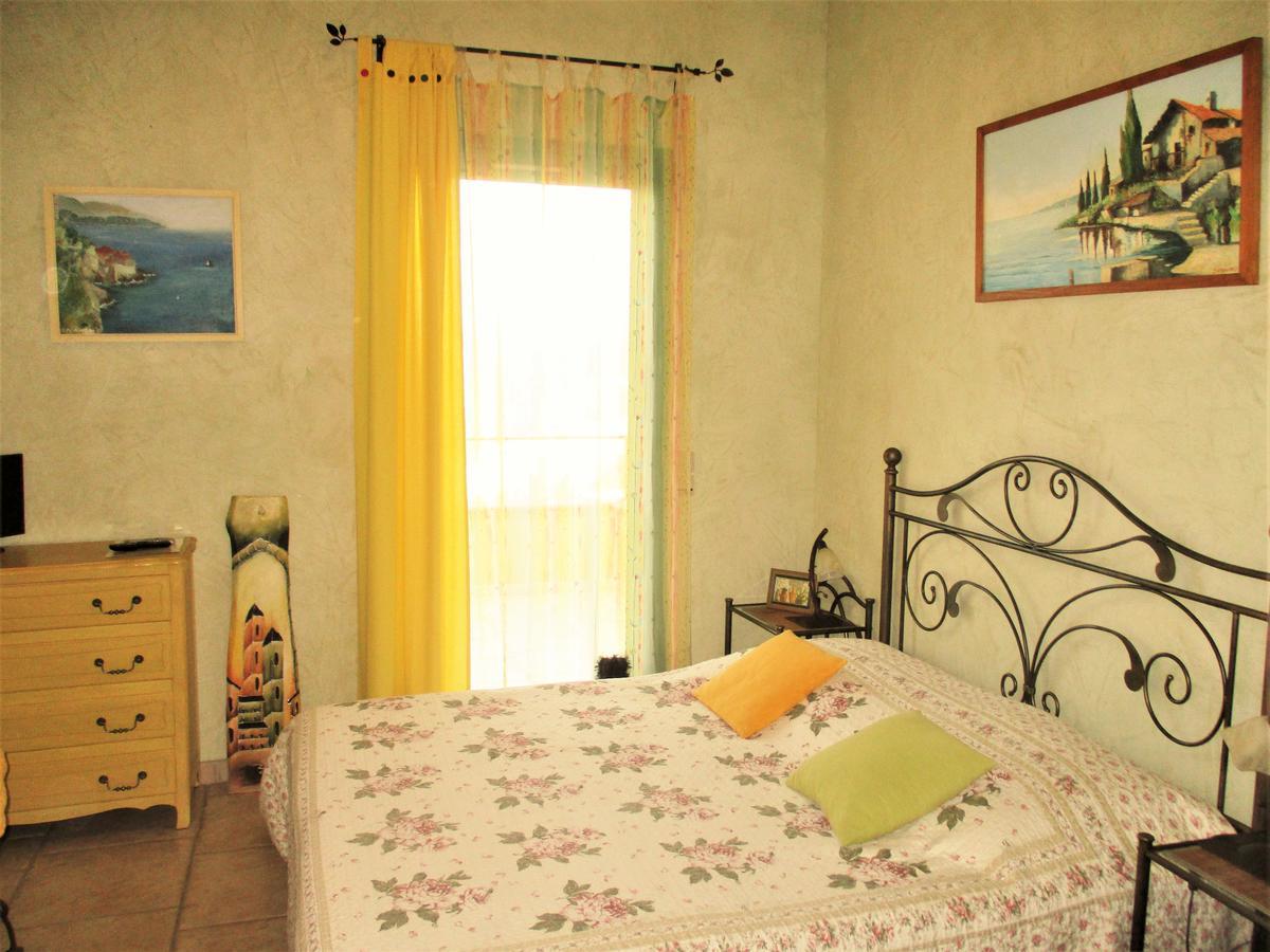 マントン Les Mimosas Bed & Breakfast エクステリア 写真